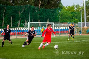 Матчи по футболу в рамках Первенства России проходят в Великих Луках (фото)