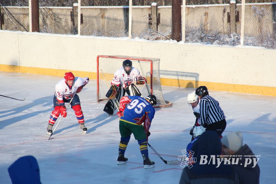 Великолукские хоккеисты разгромили гостей (фото)
