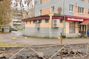 В Великих Луках на улице Зверева обновляют тротуар (ФОТО)