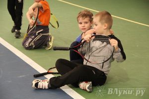 В Великих Луках прошло Первенство по большому теннису (фото)
