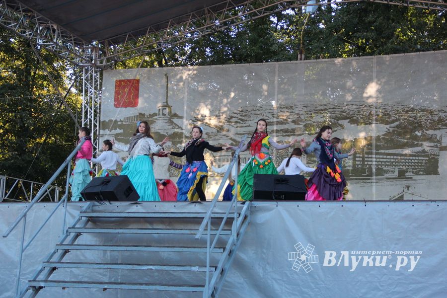 В Великих Луках прошла универсальная осенняя ярмарка (ФОТО)