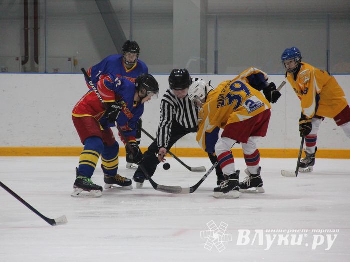 Великолукские хоккейные клубы провели матч в рамках чемпионата города (ФОТО)