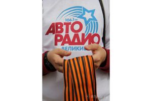 В Великих Луках прошла акция «Георгиевская ленточка»