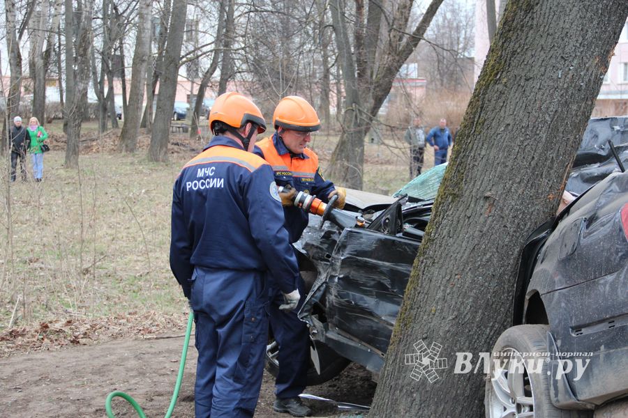 Молодого мужчину с места ДТП на пр-те Гагарина увезла скорая (ФОТО, ВИДЕО)