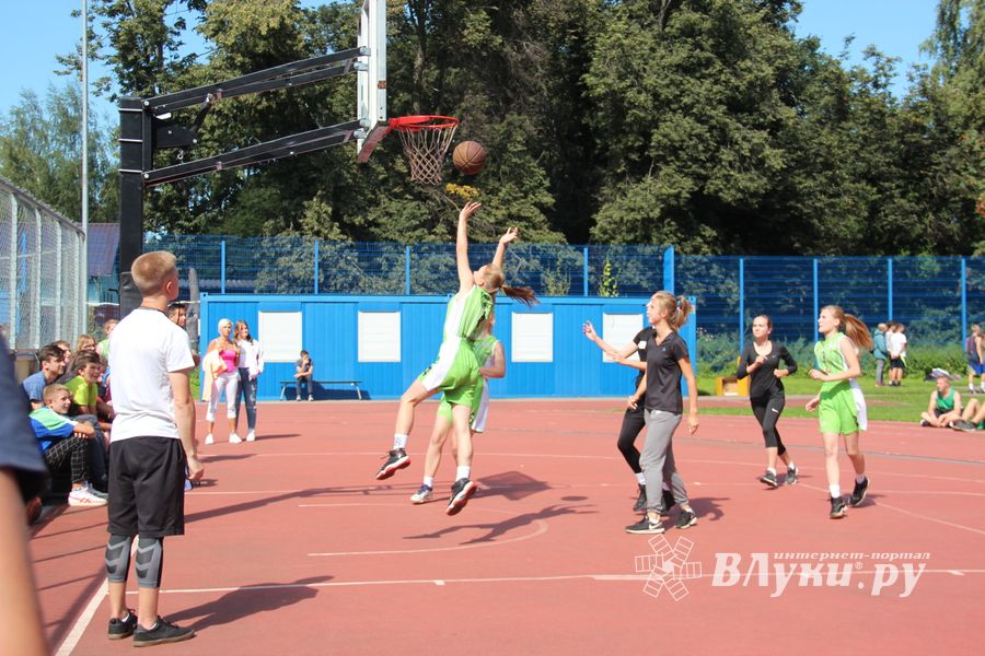 Спортивними мероприятиями отметили День физкультурника в Великих Луках (ФОТО)