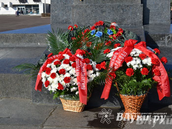 День защитника отечества в Великих Луках отметили памятным митингом и салютом