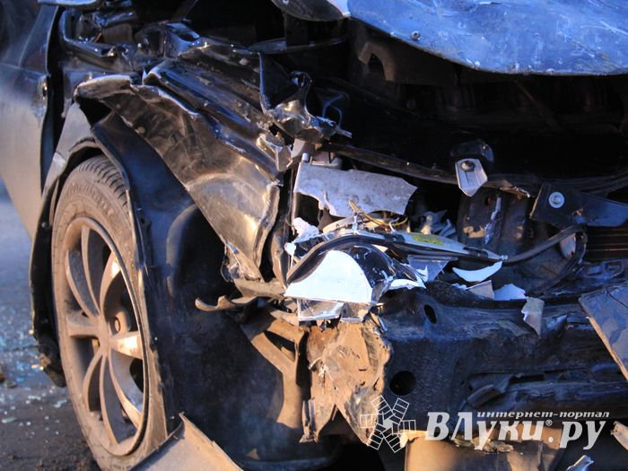 В Великих Луках произошла авария (фото)