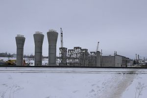 Депутат Александр Васильев проконтролировал ход строительства путепровода в Великих Луках (ФОТО)