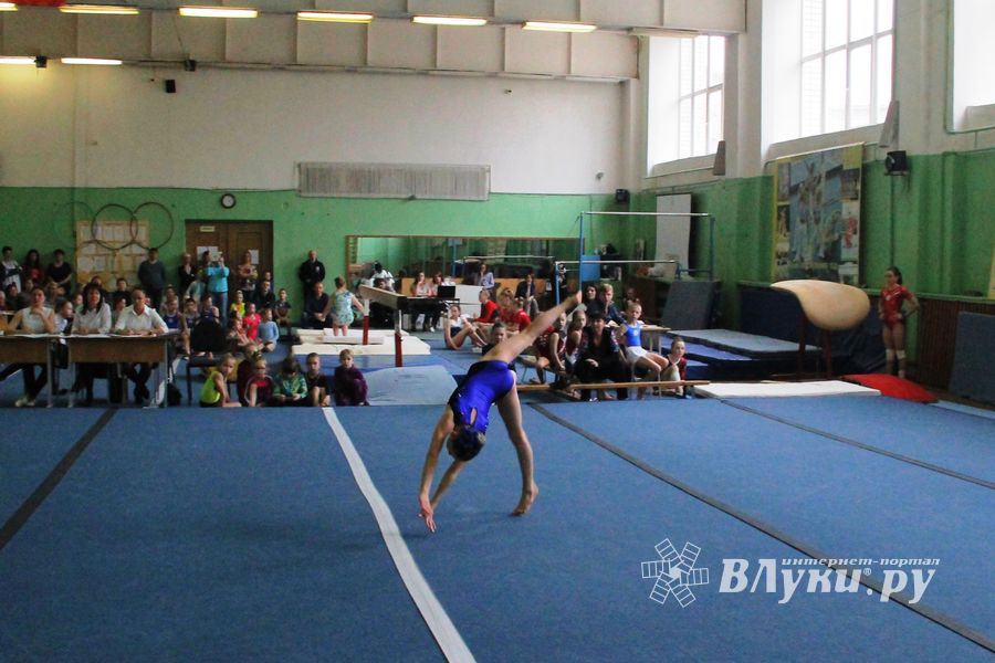 Фоторепортаж: первенство Великих Лук по спортивной гимнастике
