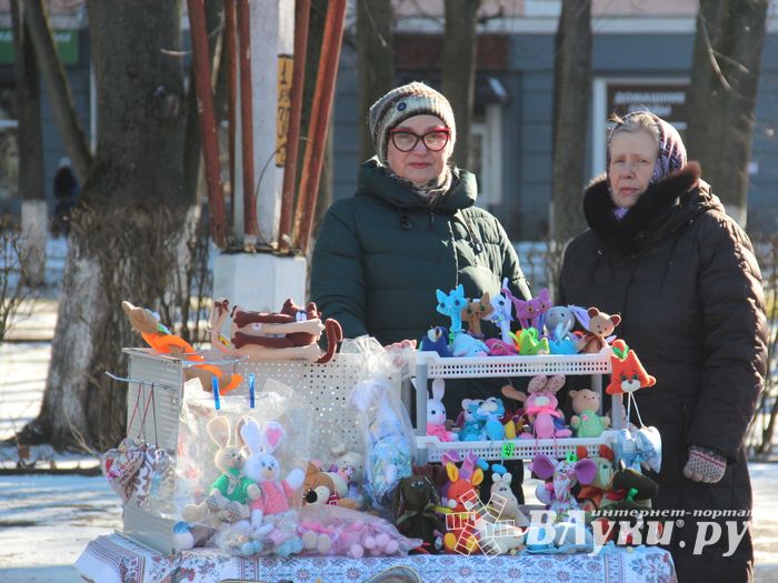 В Великих Луках широко отметили Масленицу (ФОТО)