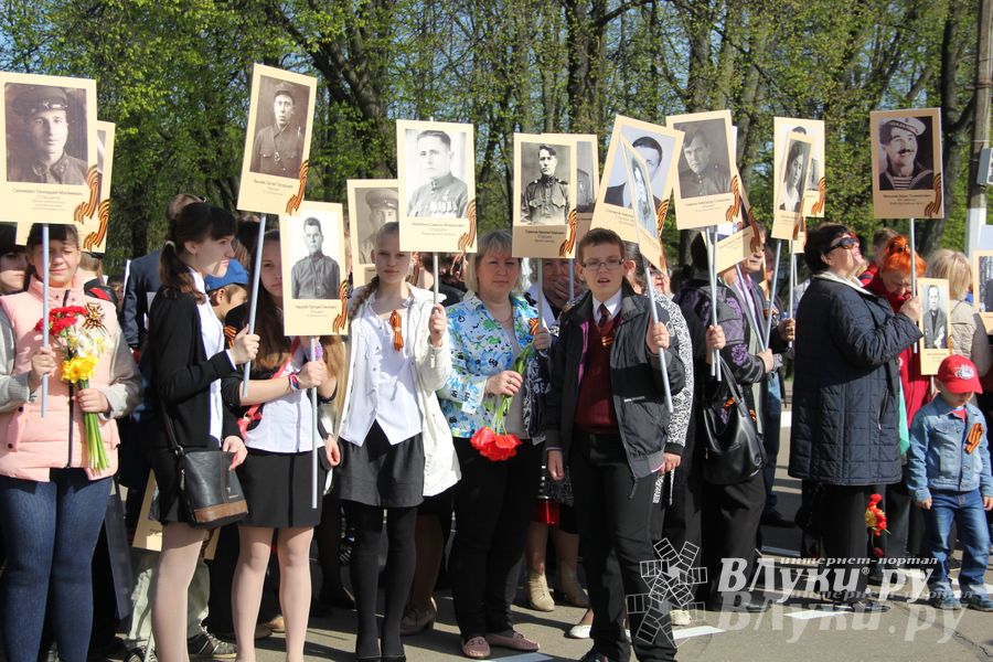 Парад Победы в Великих Луках (фото)