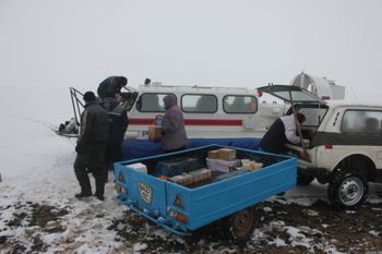 Спасатели осуществляют доставку продуктов на острова Псковского озера (фОТО)