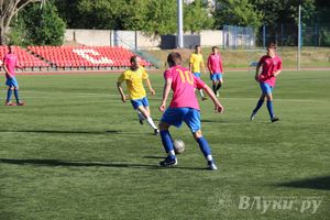 В Великих Луках команда «КПРФ» обыграла команду «Спартака» (фото)