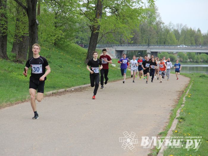 В Великих Луках прошла весенняя городская эстафета (фото)