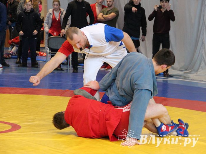 Всероссийские соревнования по самбо проходят в Великих Луках (ФОТО, 0+)