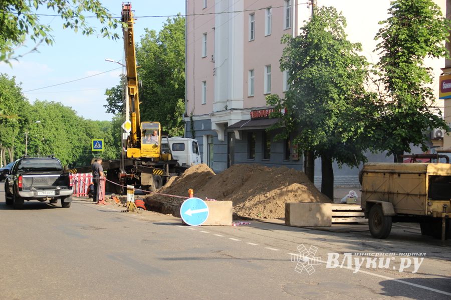 На ул. К. Либкнехта замена труб тепловых сетей (ФОТО)