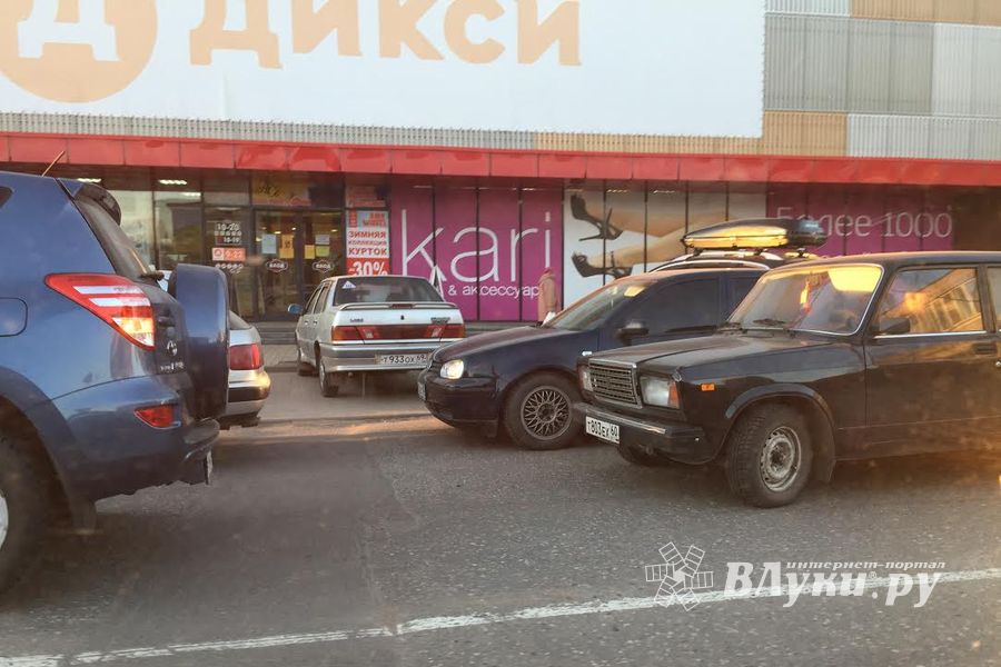 Авария на пр-те Октябрьском — движение затруднено