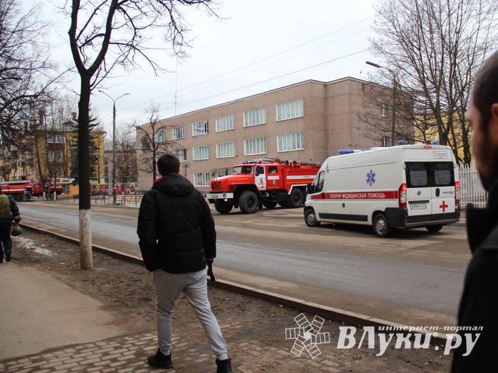 В Великих Луках «захватили заложников» (фото)