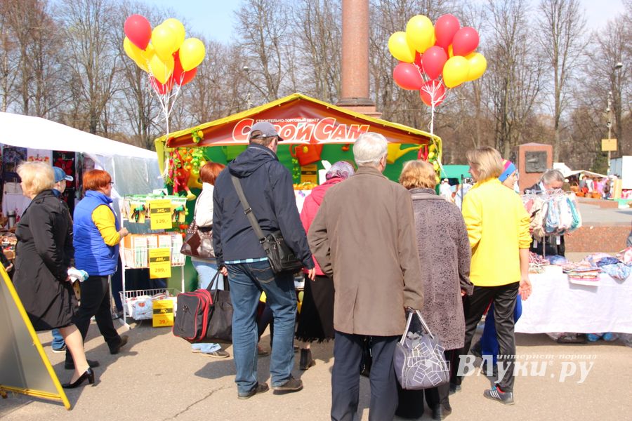 СТЦ «СтройСам» порадовал великолучан на универсальной ярмарке «Весна-2018» (ФОТО)