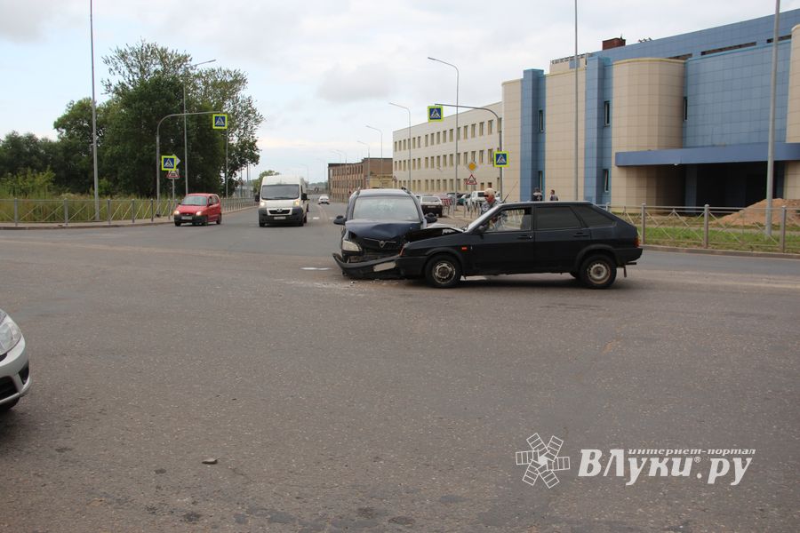 ДТП с пострадавшими на пр. Октябрьском (ФОТО)