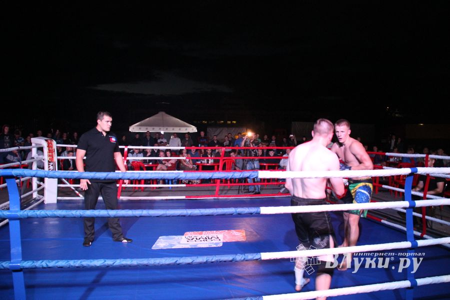 В Великих Луках прошли бои по смешанным боевым единоборствам ММА (фото)