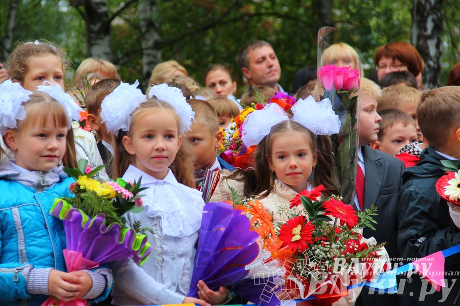 Школы города отметили 1 сентября (фото)