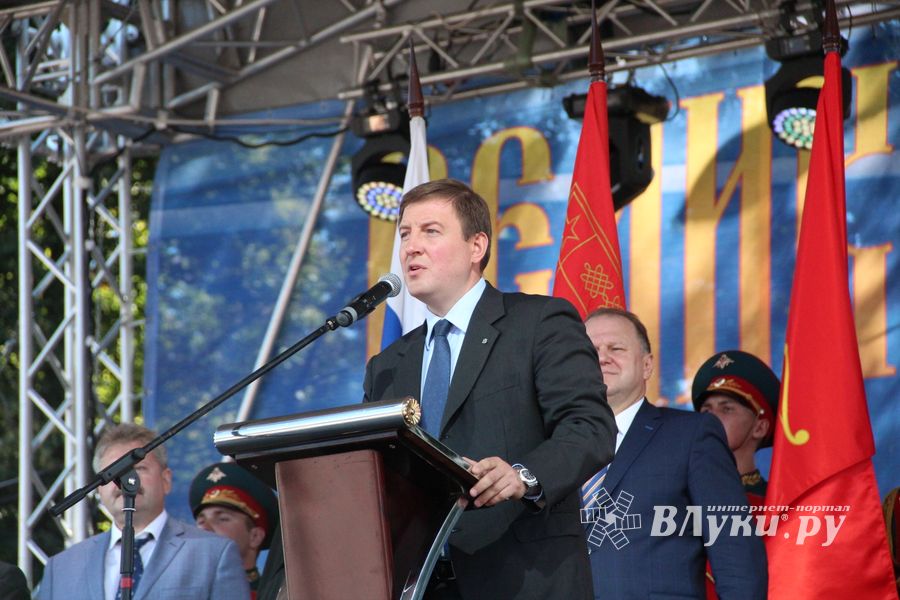 Военный парад в Великих Луках, часть II (ФОТО)