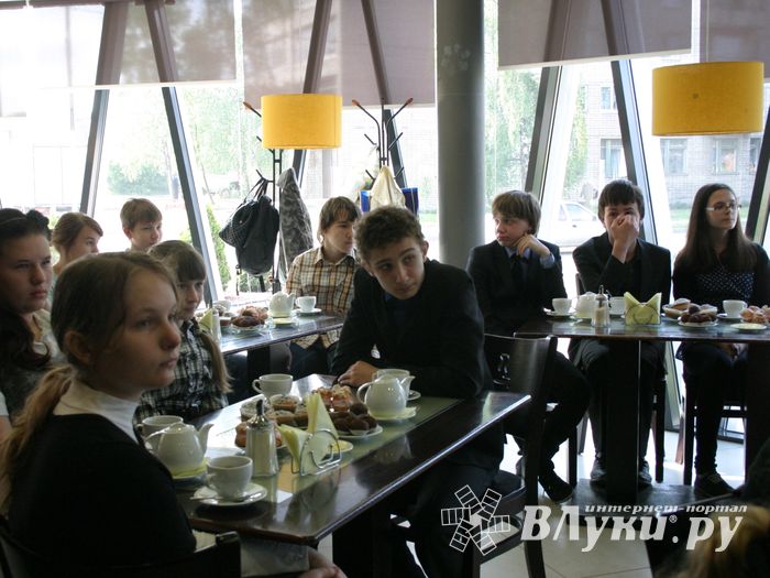 Великолукские школьники посетили "Литературное кафе"