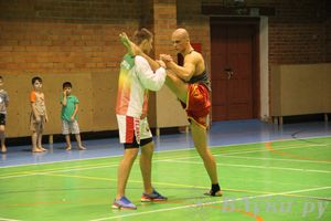 В Великих Луках прошел мастер-класс по кикбоксингу (фото)