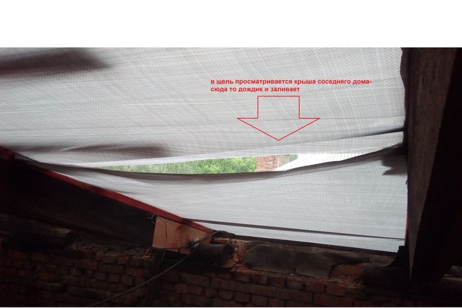 Великолучане жалуются на некачественный ремонт крыши (ФОТО)