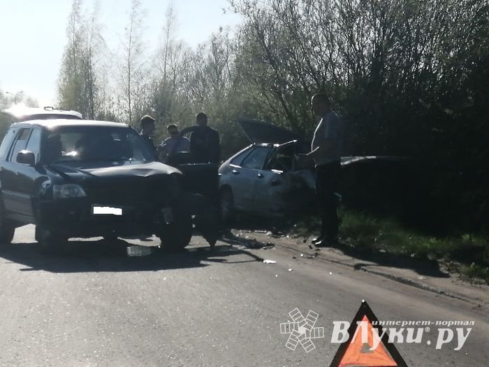 В Великих Луках произошло ДТП (ФОТО)