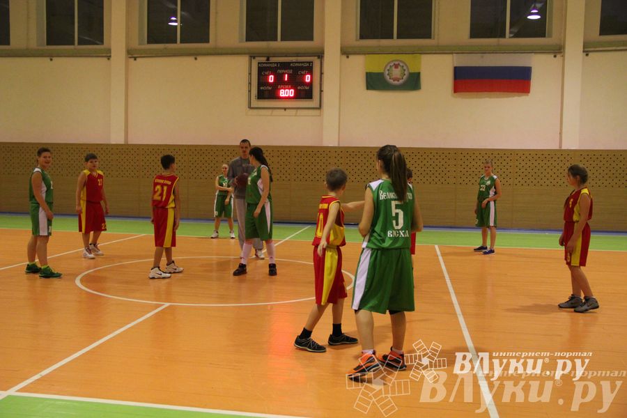 Интересный баскетбольный матч прошел в Великих Луках (фото)