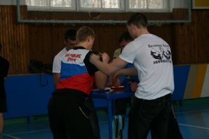 В соревнованиях по армрестлингу победили дети