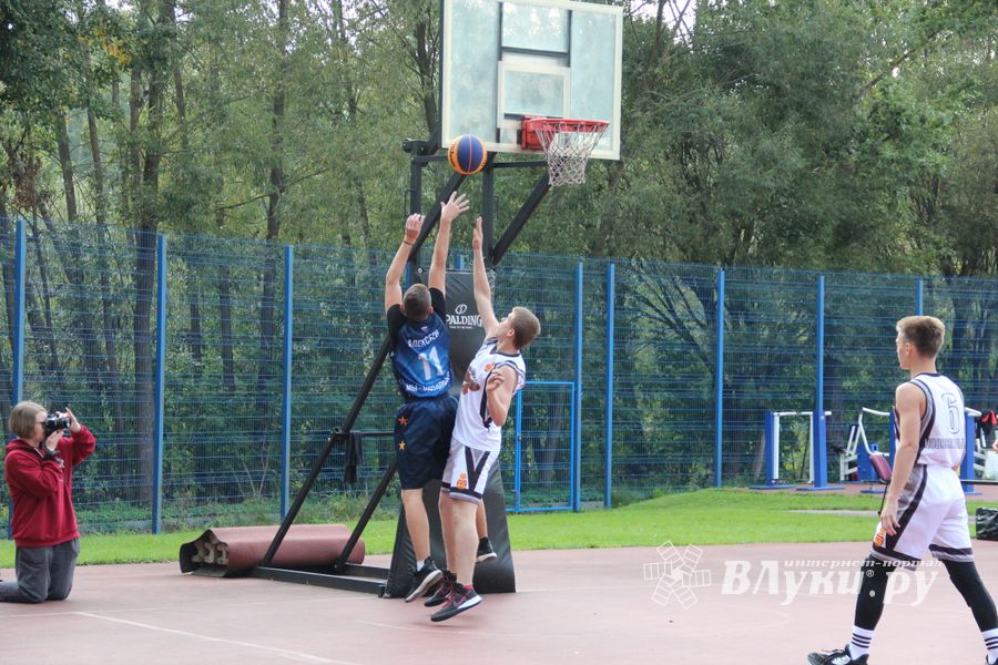 В Великих Луках прошли региональные соревнования «Оранжевый мяч» (ФОТО)