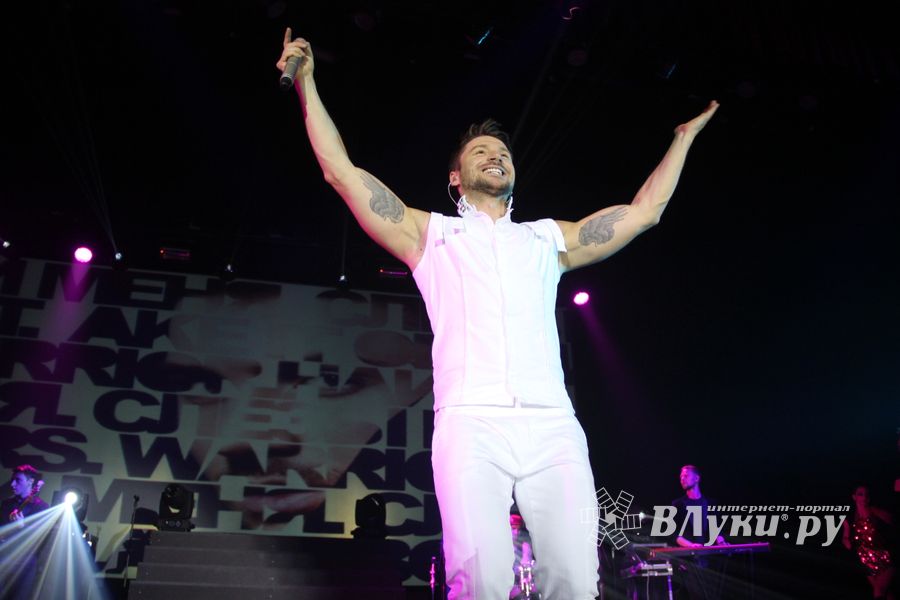 В Великих Луках состоялся концерт Сергея Лазарева