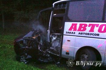 На трассе Санкт-Петербург-Невель столкнулись Ниссан и автобус МАН - 1 человек погиб (фото)