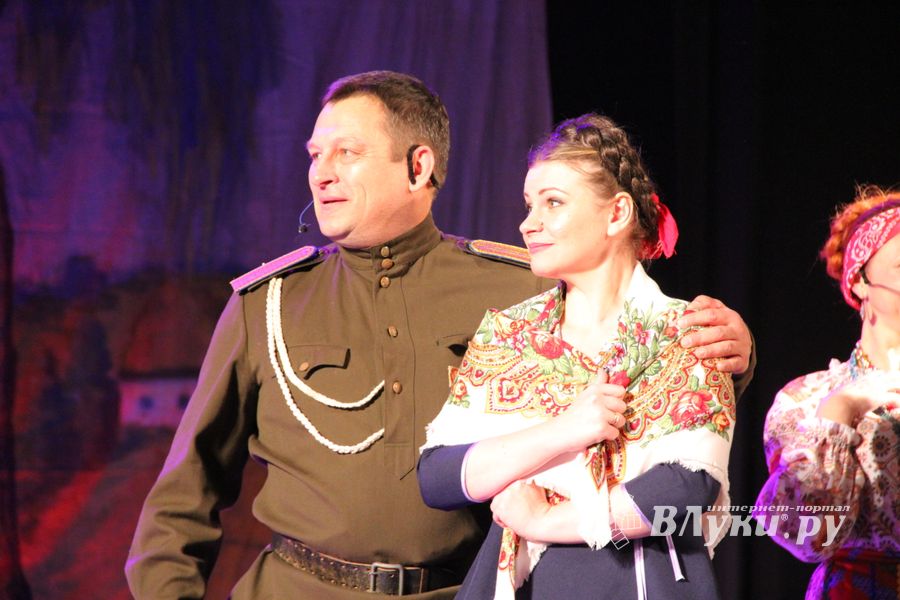 Кони стоят пьяные, хлопцы запряженные — в ГДК Ленина сыграли «Свадьбу в Малиновке» (ФОТО)