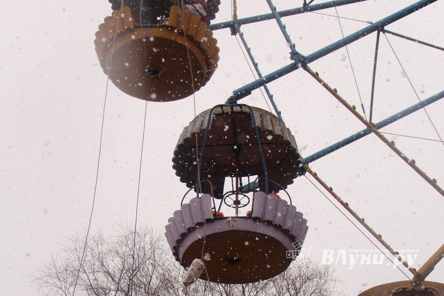 В Великих Луках сожгли Масленицу (фото)