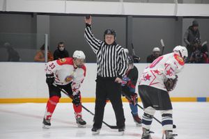 Матч НХЛ прошел в великолукском «Айсберге» (ФОТО)