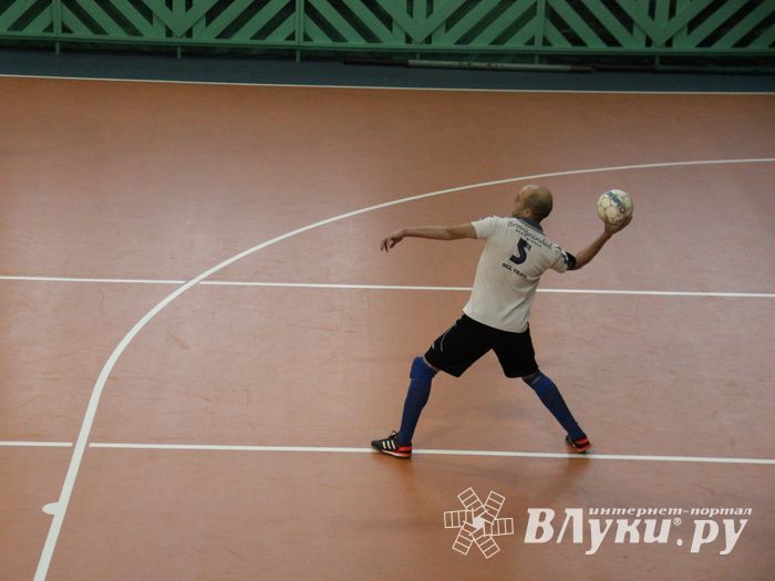 В Великих Луках продолжается первенство города по мини-футболу (фто)