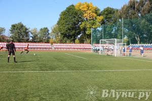 В Великих Луках стартовал открытый турнир по футболу
