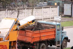 В Великих Луках на Гагарина замечена новая машина для уборки