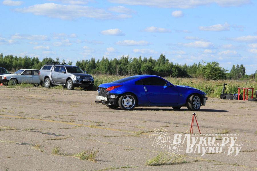 В Великих Луках прошел I этап Открытого чемпионата г. Великие Луки по Drag Racing (фото)