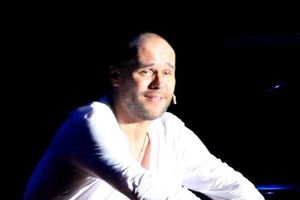 Максим Аверин выступил в Великих Луках с моноспектаклем (фото)