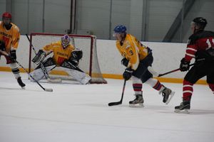 Хоккейные матчи чемпионатов города Великие Луки и Псковской области по хоккею прошли в СОК «Айсберг» (ФОТО)