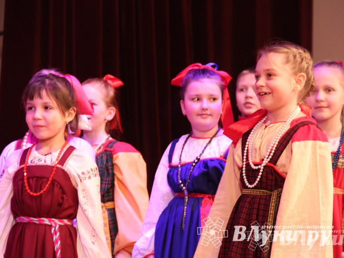 Рождественский концерт ансамбля «Заряница» прошел в Великих Луках (фото)