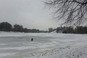 Лёд ненадёжен, но рыбы великолучанам хочется (ФОТО)