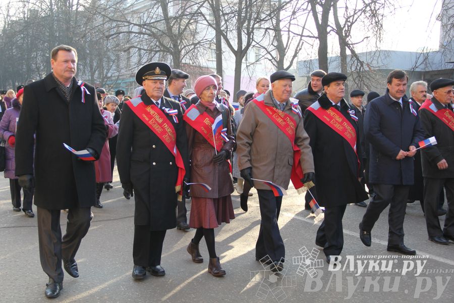 В Великих Луках состоялся торжественный митинг в честь Дня народного единства (ФОТО)
