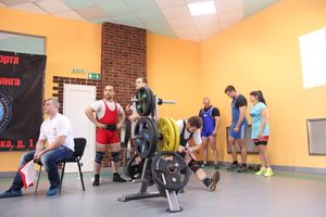 В Великих Луках прошел открытый городской турнир по пауэрлифтингу (фото)