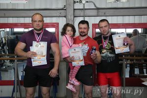 В Великих Луках прошел Чемпионат города по Русскому жиму и армлифтингу (фото)